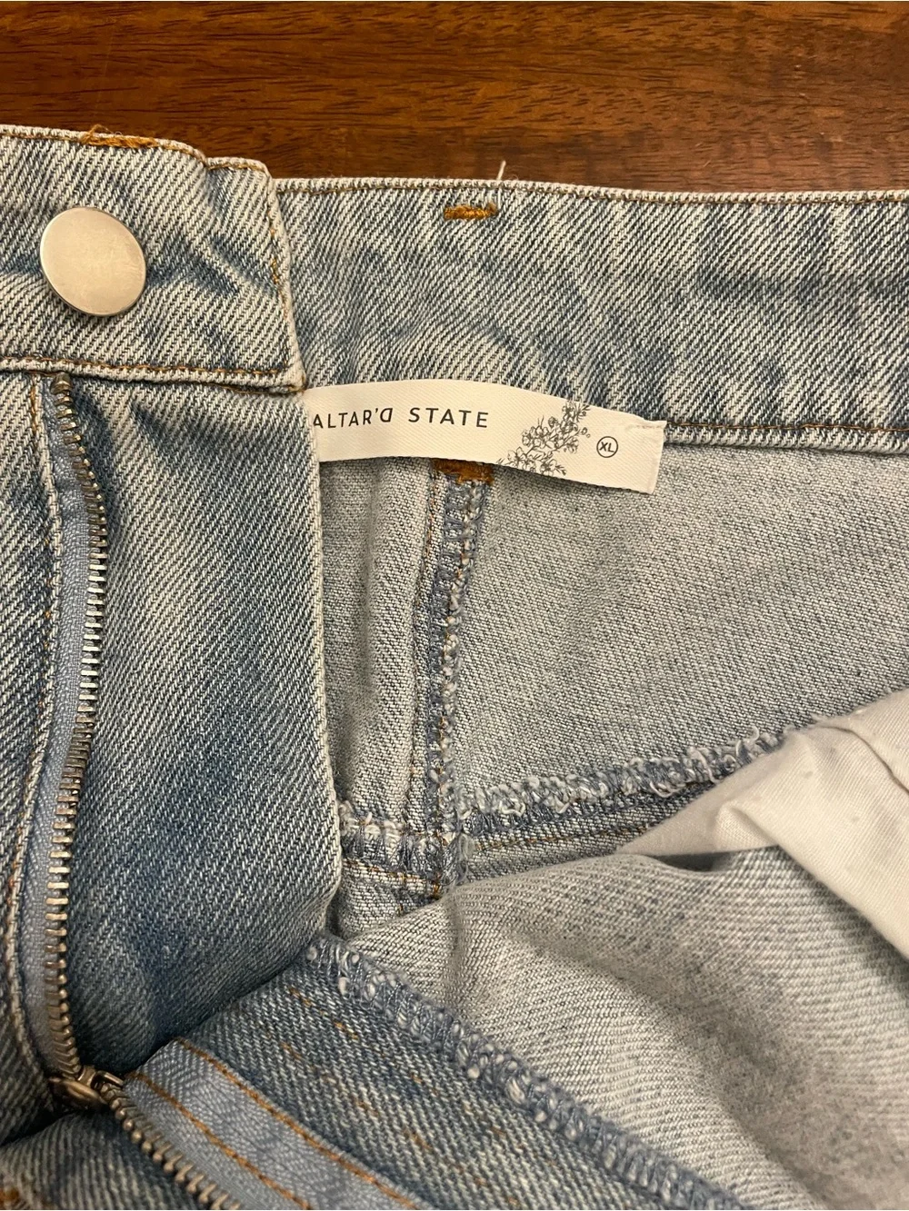 Altar’d State Denim Mini Skirt Women’s XL Light Wash Raw Hem Pink Bow Pockets